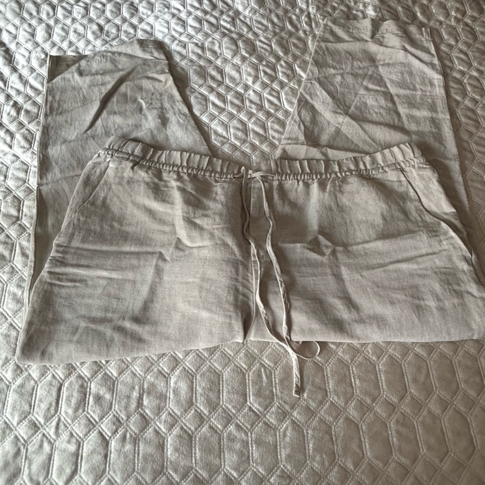 H&M Beige Capris
